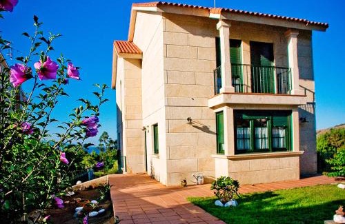 Donon House | CASA CURROVELLO. On the coast of the Vela Peninsula of Morrazo. Pontevedra