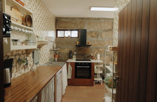 Parada de Todeia House | Casa da Alvarinha. Privacy, Comfort and Nature.