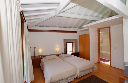Travassos House | Casa De Alfena