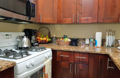 Patricks Island Apartment | Casa de Bells 2 - Studio apartment with pool, gazebo, private entrance & parking