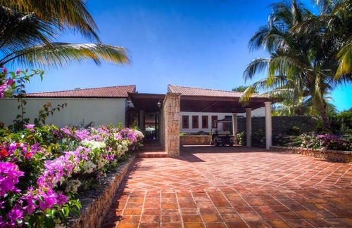 Las Canas Villa | Casa De Campo 5 Bedrooms Luxury and Comfortable Villa