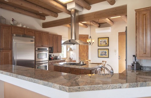 Santa Fe House | Casa de Cielo Azul is located off Tano Road with easy access to the Plaza