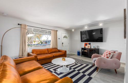 New Papago Parkway House | Casa De Encanto