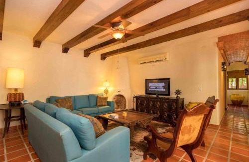 Loreto House | Casa De La Alegria 3BR by Casago