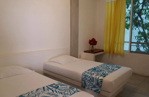 Las Playas Hotel | Casa de la Luna in Acapulco