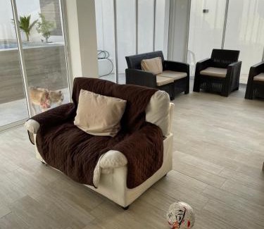 Punta Carnero Villa | Casa de Playa con piscina