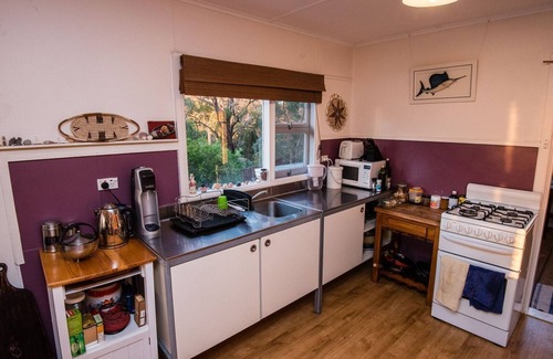 Currarong Apartment | Casa De Rosa - close to the bush and the sea