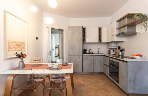 Maccagno Apartment | Casa del Borgo "Terra & Fuoco" sul Lago Maggiore
