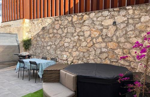 Montichelvo House | Casa del Pueblo