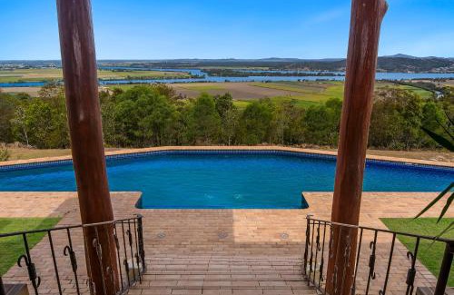 Ashby Heights Villa | Casa Del Rio - LJHooker Yamba