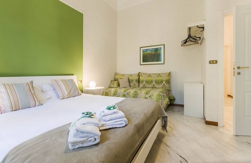 Chiaia Bed & Breakfast | CASA DEL SOLE B&B IN MERGELLINA -TRIPLE ISCHIA ROOM 26 sqm with private bathroom