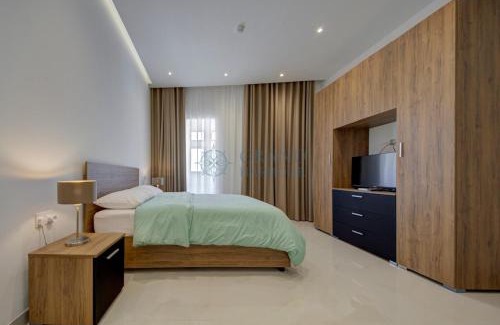 Ghaxaq Apartment | Casa Dell'Arte in Ghaxaq Rooftop Pool & Garage