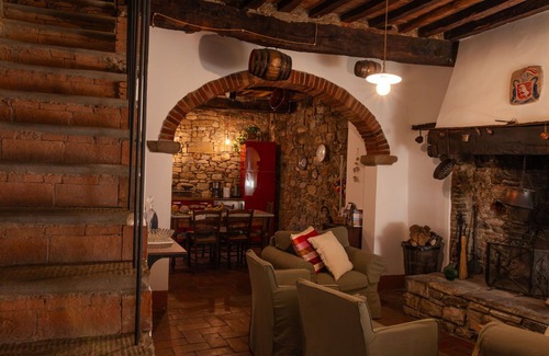 Pergine Valdarno House | CASA DI VIGNOLO - 1200's original Tuscan house and village