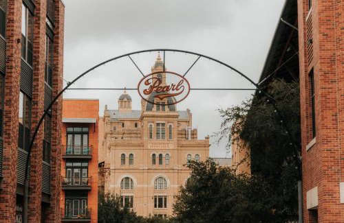 Historic Garderns Apartment | Casa Dolce Vita by the Alamodome