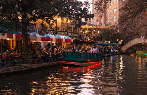 Historic Garderns Apartment | Casa Dolce Vita by the Alamodome