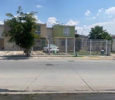 San Pedro Tlaquepaque Apartment | Casa duplex aeropuerto/arena VFG