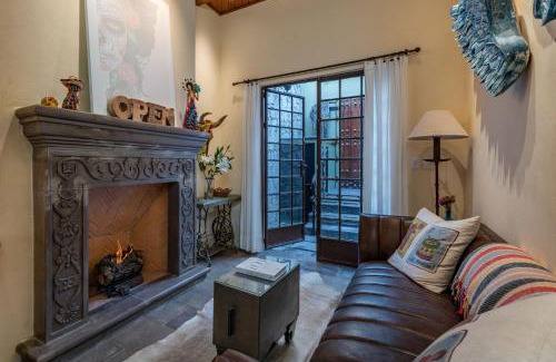 Zona Centro House | Casa Esperanza, 2BR Designer Charm & Rooftop Views