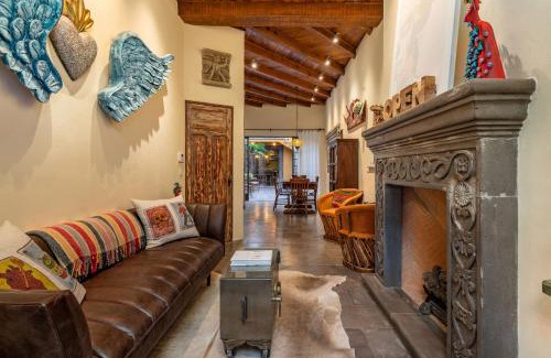 Zona Centro House | Casa Esperanza, 2BR Designer Charm & Rooftop Views
