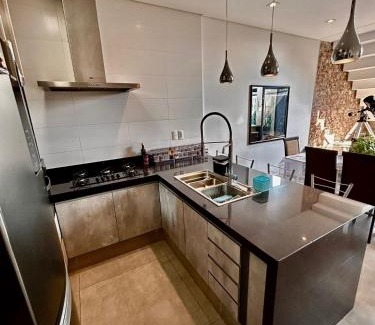 Jundiai House | Casa estilo Loft moderno excelente localização