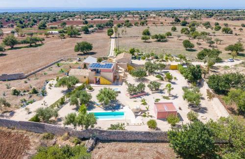 Scicli Villa | Casa Farlisa, antico baglio con piscina