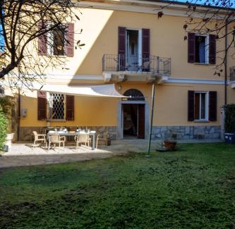 Intra House | Casa Felice - Villa con Giardino in Centro