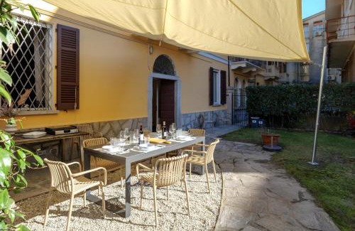 Intra House | Casa Felice - Villa con Giardino in Centro