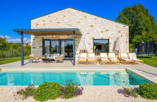 Stifanici Villa | Casa Fiore Viola for 8 people with heated pool