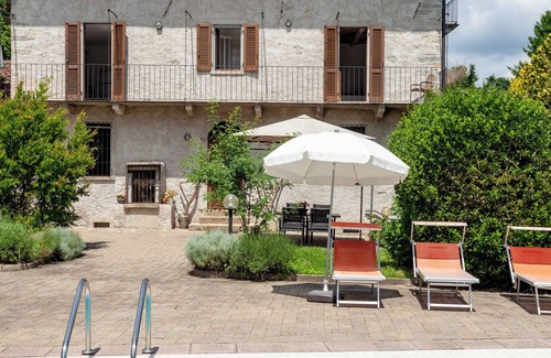 Vacciago Apartment | Casa Frey apt. 3 room apartment on Lake Orta with garden and swimming pool