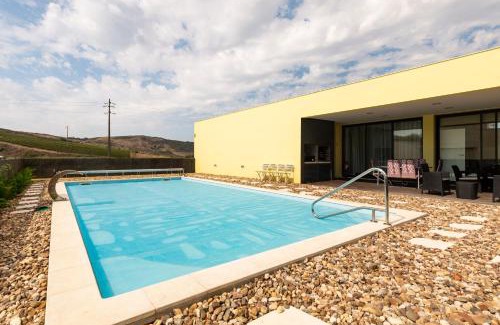 Santa Maria do Castelo e Sao Miguel Villa | Casa Genne