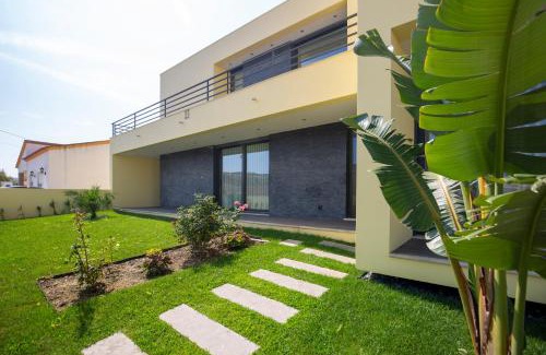 Santa Maria do Castelo e Sao Miguel Villa | Casa Genne