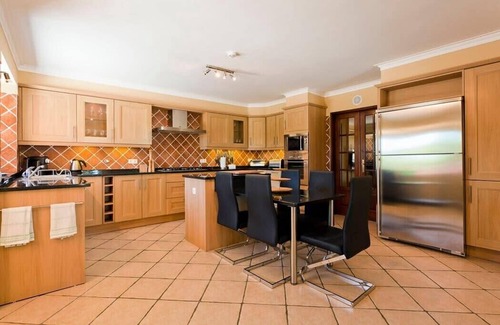 Lagoa e Carvoeiro House | Casa Grande - 6 Bedrooms, outside kitchen, fenced pool, wheelchair friendly