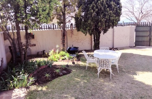 Ekurhuleni House | Casa Grazia | Northmead | Spacious bedrooms to rent close to JNB Airport