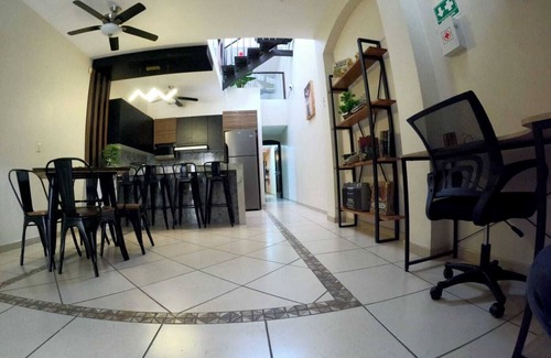 Sahuayo House | Casa huéspedes Leon