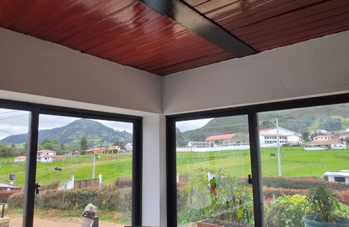Guatavita Apartment | Casa Ibanaska, tu Hospedaje con Jacuzzi al Aire Libre, Ideal Para Familias