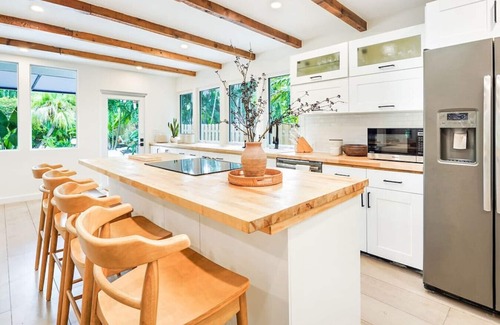 Biscayne Park House | Casa in Tropic Paradise with Pool and BBQ