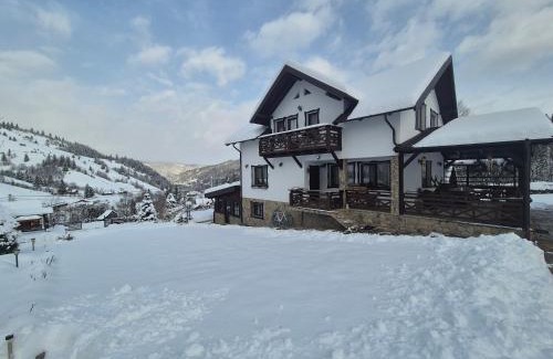 Campulung Moldovenesc House | Casa Izvorul Rarăului