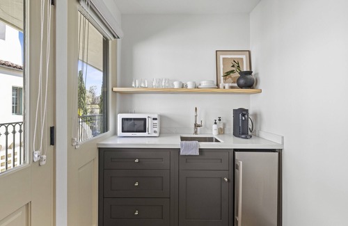 Laguna Apartment | Casa Jardin Unit 12-Boutique Suite in Downtown Santa Barbara