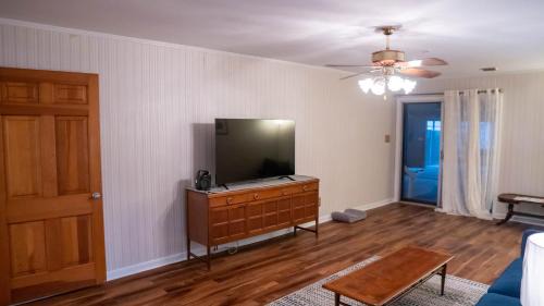 Smithville House | Casa Kingfisher