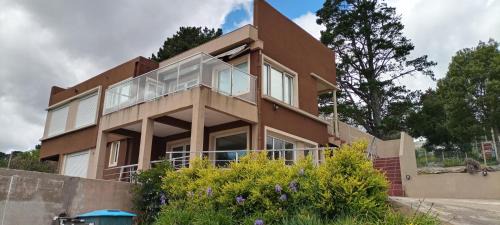 Sierra de los Padres House | Casa La Pedrera