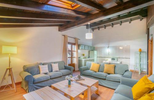 Arizkun Ski Chalet | Casa Larrañea, Espaciosa casa rural en el corazón del Baztán