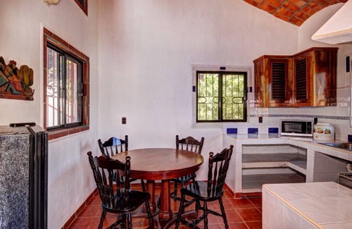 Los Ayala House | Casa las Mariposas Bungalow 5