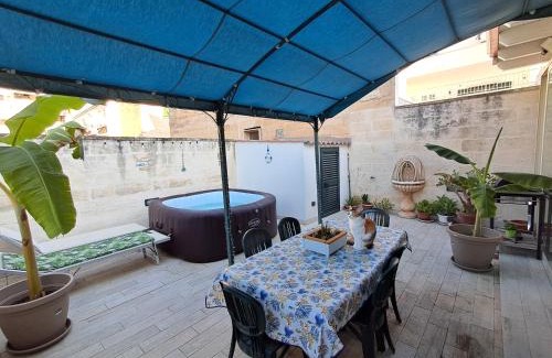 Lecce House | Casa Lauretta - terrazza con idromassaggio - garage wifi e bici gratuite