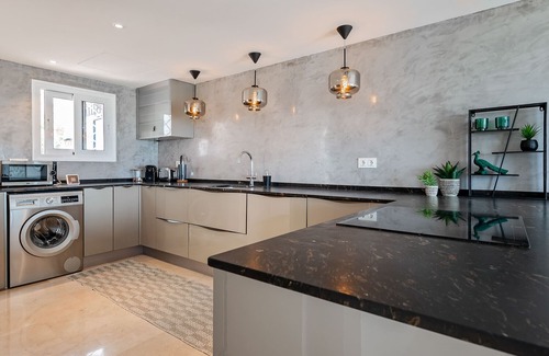 Nueva Andalucia Apartment | Casa Libertad - 4bd duplex with panoramic views!