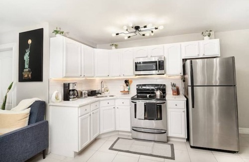 Greenville Apartment | Casa Liberty! Lovely JC 2 Bedroom close to NYC