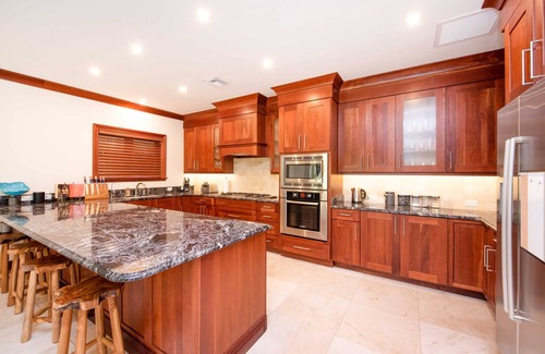 George Town House | Casa Luna 15: Luxe Oasis South of 7Mile Beach w/Beach Cove, Pool, Heated Spa + Gym