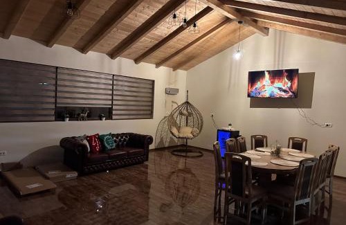 Brosteni Villa | Casa Luna