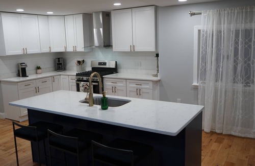 Utica House | Casa-Lux - Sleeps 12/5Bd - Utica NY
