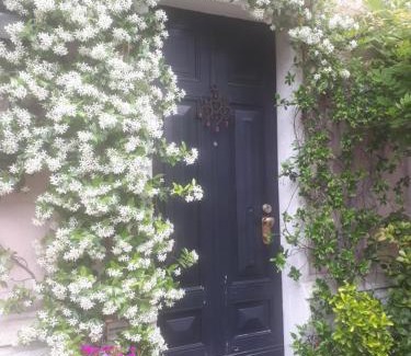 Casoretto Bed & Breakfast | Casa Mari - free secure parking, breakfast, private bathroom, wifi, garden, aircon, 5 min walk to metro and train station
