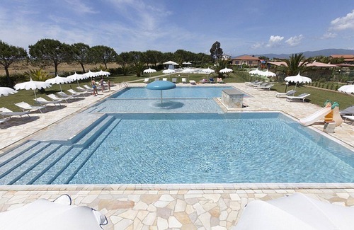 Grosseto House | Casa Marieva D: A graceful apartment made of stone.