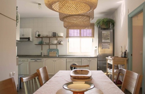 Escalona del Prado Ski Chalet | Casa moderna con gran cocina y piscina cerca de Las Hoces del rio Duratón.